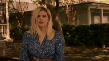 Equipo Fanetta Vestido usado por Rose (Caroline Arapoglou) como se ve en Outer Banks (S01E02)