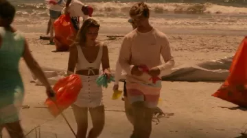 Bb Dakota Den­im Skirt worn by Sarah Cameron (Madelyn Cline) as seen in Outer Banks (S01E03)