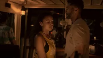 H&M Large Stripe Tri­an­gle Biki­ni worn by Kiara Carrera (Madison Bailey) as seen in Outer Banks (S01E03)