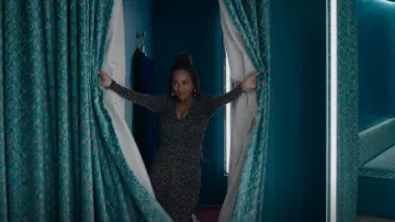 Jonathan Simkhai Robe midi Rfûd Metallic Fil Coupé Stretch-Knit portée par Camille Parks (Meagan Good) vue à Harlem (S01E03)