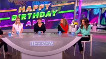 Pantalon Flare Derek Lam 10 Crosby Robertson porté par Alyssa Farah vu dans The View le 6 janvier 2023