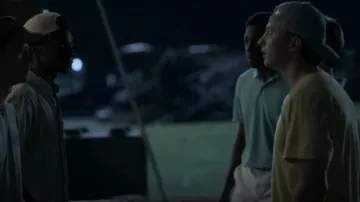 T-shirt Marine Layer Yellow Sun porté par Rafe Cameron (Drew Starkey) vu dans Outer Banks (S01E04)