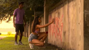 H&M High Waist Denim Shorts worn by Kiara Carrera (Madison Bailey) as seen in Outer Banks (S02E01)