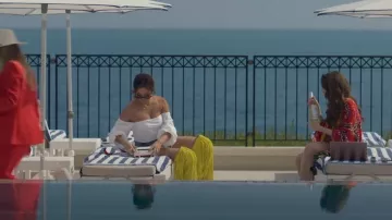 Roger Vivier Over the Knee Fringe Boots usados por Mindy Chen (Ashley Park) como se ve en Emily in Paris (S02E02)