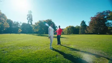 Le bas de survêtement Casablanca porté par Heuss l'Enfoiré dans son clip La Marseillaise feat. Ninho