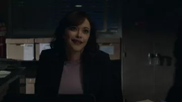 Chaqueta Theory Black Etiennette usada por María Báez (Marisa Ramírez) como se ve en Blue Bloods (S13E09)