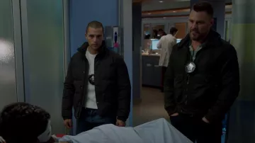 Schott Air Bomber Jacket Detachable Faux Fur Collar Slim Fit porté par Adam Ruzek (Patrick Flueger) comme vu dans Chicago P.D. (S10E10)