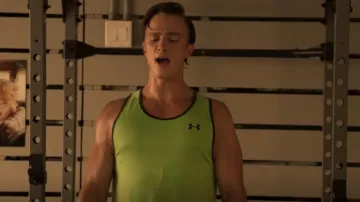 Under Armour Tech Tank usado por Rafe Cameron (Drew Starkey) como se ve en Outer Banks (S01E04)