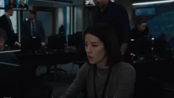 Collier de chaîne de trombone Madewell porté par l’analyste Elise Taylor (Vedette Lim) vu dans FBI (S05E10)