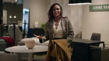 Blazer à carreaux Maje Garion porté par Camille Parks (Meagan Good) vu à Harlem (S01E06)