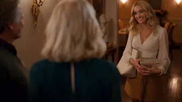 Sandro Luciana Jupe portée par Georgia Miller (Brianne Howey) vue dans Ginny & Georgia (S02E01)