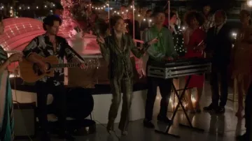 Roger Vivier Tacones de cristal usados por Mindy Chen (Ashley Park) como se ve en Emily en París (S02E05)