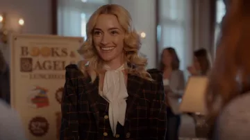 Smythe Pouf Sleeve One Button Blazer In Bronze Plaid usado por Georgia Miller (Brianne Howey) como se ve en Ginny & Georgia (S02E02)