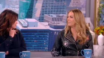 Temperley London Zipped Biker Jacket porté par Rita Wilson comme vu dans The View le 9 janvier 2023