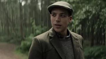 Casquette plate Wool Blend portée par Roald (Ben Wiggins) comme on le voit dans You outfits (saison 4)