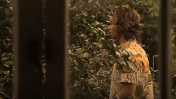 Chemise à manches courtes à fleurs Volcom Scrap portée par John B Routledge (Chase Stokes) vue dans Outer Banks (S01E07)