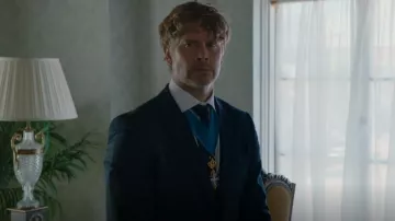 Brioni Solid Two Button Jacket usada por Marty Deeks (Eric Christian Olsen) como se ve en NCIS: Los Angeles (S14E09)