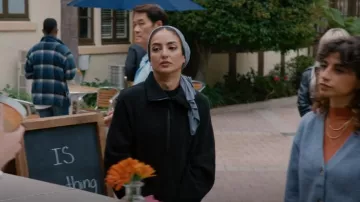 Lululemon Scuba Half Zip Hoodie porté par l’agent spécial Fatima Namazi (Medalion Rahimi) comme on le voit dans NCIS: Los Angeles (S14E09)
