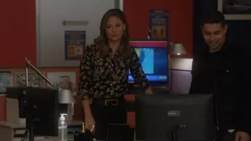 Cinturón de rebote de trapo y hueso usado por Jane Tennant (Vanessa Minnillo) como se ve en NCIS (S20E10)