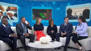 Miu Miu Sandalia de plataforma de correa de cadena usada por Savannah Sellers como se ve en Today el 10 de enero de 2023