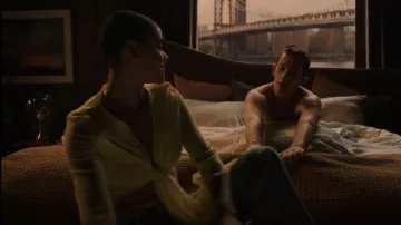 Blumarine Front-Tie Draped Cropped Top porté par Julien Calloway (Jordan Alexander) comme vu dans Gossip Girl (S02E08)