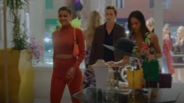 Herve Leger Cropped Lace-Up Côtelé col roulé porté par Julien Calloway (Jordan Alexander) comme on le voit dans Gossip Girl (S02E08)