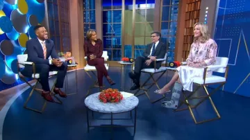 Johnny était un chemisier à fleurs aux épaules tombées porté par Lara Spencer comme vu dans Good Morning America le 11 janvier 2023