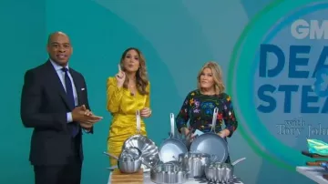 Wayf Ronnie Robe midi à manches longues à manches longues portée par Rhiannon Ally comme vu dans Good Morning America le 11 janvier 2023