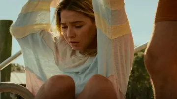 Free People Bobbi Tee porté par Sarah Cameron (Madelyn Cline) vu dans Outer Banks (S02E07)