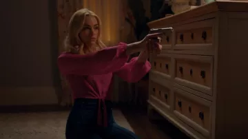 Superdown Jemma Tie Front Shirt usada por Georgia Miller (Brianne Howey) como se ve en Ginny & Georgia (S02E07)