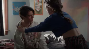 Le sweat-shirt à capuche Mountain Men’s Kitten Selfie porté par Marcus Baker (Felix Mallard) vu dans Ginny & Georgia (S02E07)