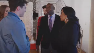 Alice + olivia Vel­vet Feath­er-trim Blaz­er worn by Jen Shah as seen in The Real Housewives of Salt Lake City (S03E13)