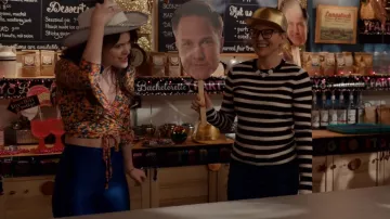 Pantalon disco American Apparel porté par Maxine Baker (Sara Waisglass) vu dans Ginny & Georgia (S02E07)