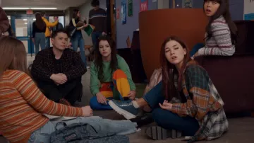 Mother The Smooth Hustler Jeans usados por Abby Littman (Katie Douglas) como se ve en Ginny & Georgia (S02E08)