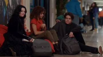 Botas Dr Martens Leona usadas por Ginny Miller (Antonia Gentry) como se ve en Ginny & Georgia (S02E08)