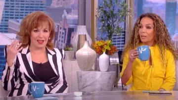 Oscar de la Renta Robe Midi à col cravate ceinturée portée par Sunny Hostin comme vu dans The View le 12 janvier 2023