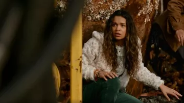 Free People Green Pantalones usados por Kiara Carrera (Madison Bailey) como se ve en Outer Banks (S02E09)