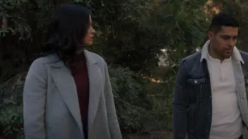 Vince Dbl Layer Mock Nk usado por Jessica Knight (Katrina Law) como se ve en NCIS (S20E10)