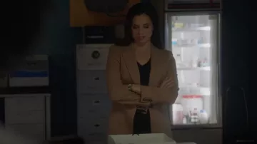 Reiss Dusky Pink Harper Blazer usado por Jessica Knight (Katrina Law) como se ve en NCIS (S20E10)