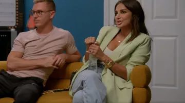 Blazer sastre de Zara usado por Leva Bonaparte como se ve en Southern Hospitality (S01E05)