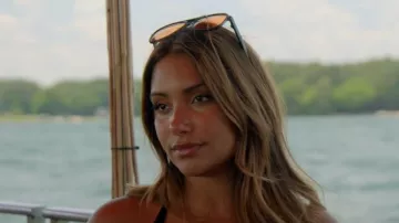 Gafas de sol Asos Design 70s Aviator usadas por Mia Alario como se ve en Southern Hospitality (S01E05)