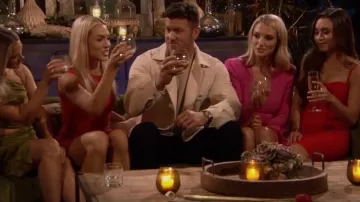 Michael Costello Vestido rosa de manga larga usado por Lyndsey Windham como se ve en The Bachelor (S26E02)