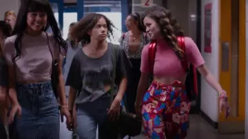 Zara Belted Floral Pants usados por Maxine Baker (Sara Waisglass) como se ve en Ginny & Georgia (S01E02)