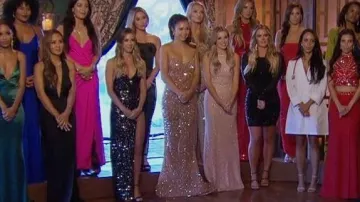 Sherri Hill Blush Vestido rosa con cuentas usado por Hunter Haag como se ve en The Bachelor (S26E01)