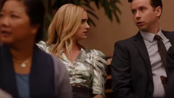 Camisa de manga abullonada floral de Zara usada por Georgia Miller (Brianne Howey) como se ve en Ginny & Georgia (S01E04)