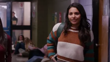 American Ealge Mixed Stripe Boxy Cropped Sweater porté par Sophie Sanchez (Humberly González) vu dans Ginny & Georgia (S01E05)