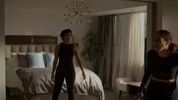Afrm X Revolve Kiki Combinaison portée par Brittany Pitts (Adriyan Rae) vue dans The Game (S02E06)