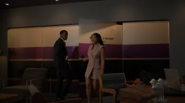 Balmain Vestido sin mangas de doble pecho usado por Brittany Pitts (Adriyan Rae) como se ve en The Game (S02E06)