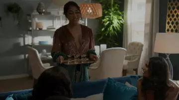 Robe ceinturée rétrofete Gabrielle à paillettes portée par Brittany Pitts (Adriyan Rae) vue dans The Game (S02E06)