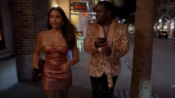 Superdown Salma Mini Vestido usado por Mia Alario como se ve en Southern Hospitality (S01E06)